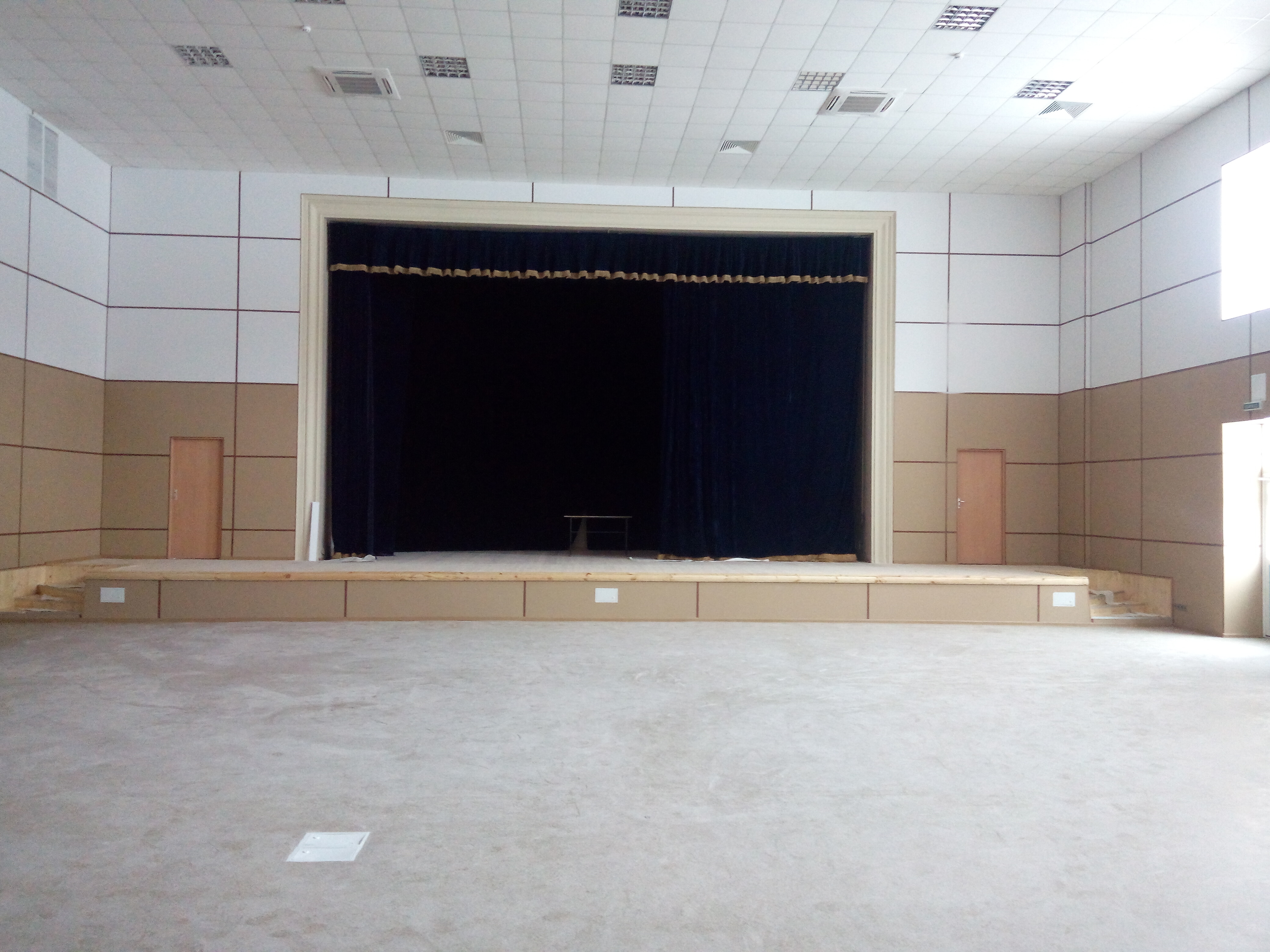 Чому клас КМ-0 обов'язковий для громадських будівель